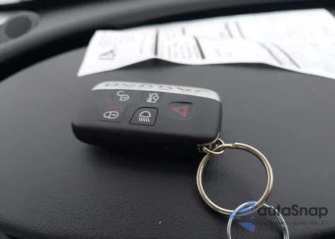 2019 Jaguar Xe 25T Premium из США, поврежденный, VIN SAJAJ4FX7KCP44274